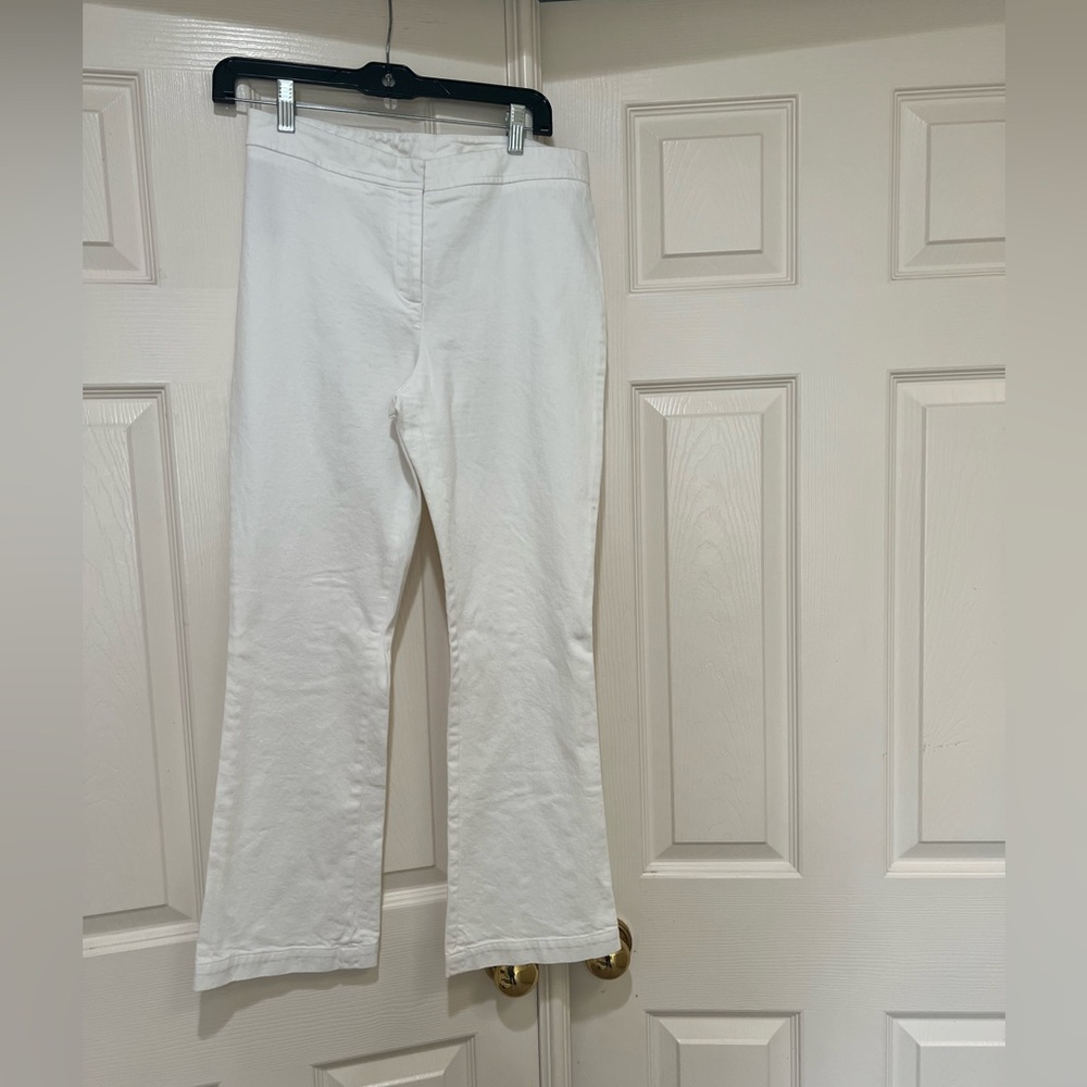 - QL2‎ White  little Flared Crop Trousers. Size 28